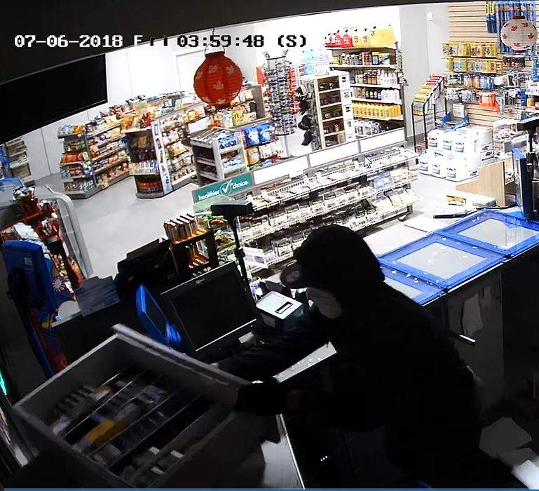 Halton police release photos of suspects in cigarette thefts - Hamilton ...