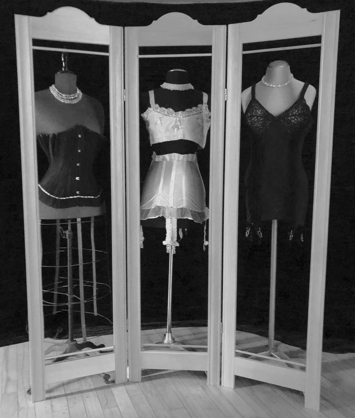 The Undercover Story, Lingerie: from lacy things to corset strings - image