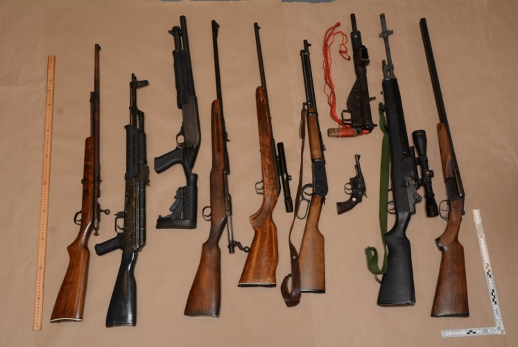 Hamilton Police have seized several firearms after conducting a traffic stop in the city.