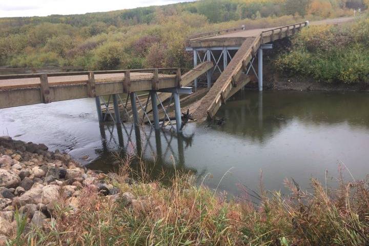 A reeve in eastern Saskatchewan says no
geotechnical investigation was performed on a riverbed where a newly
built bridge collapsed only hours after opening.