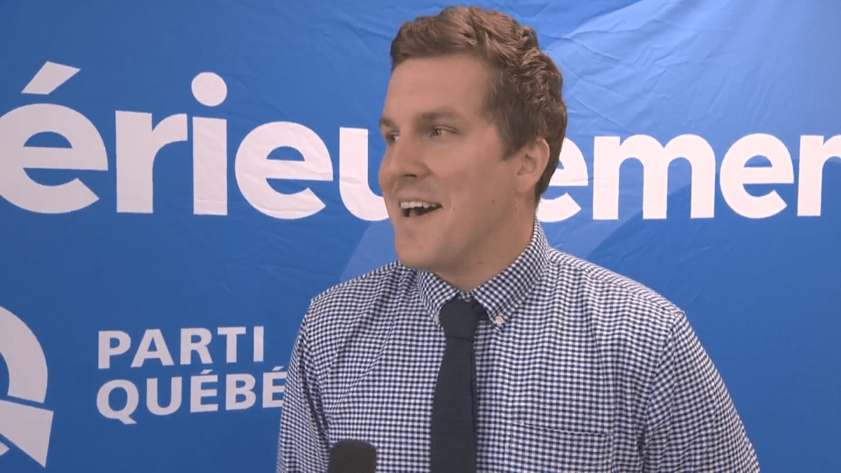 Montreal Gazette reporter Christopher Curtis has become known as the “chouchou” of the PQ’s campaign bus.