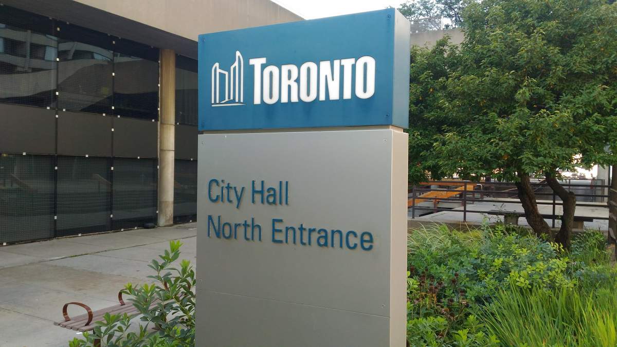 Starting Monday, visitors to Toronto city hall will be subject to baggage checks at two entrances.