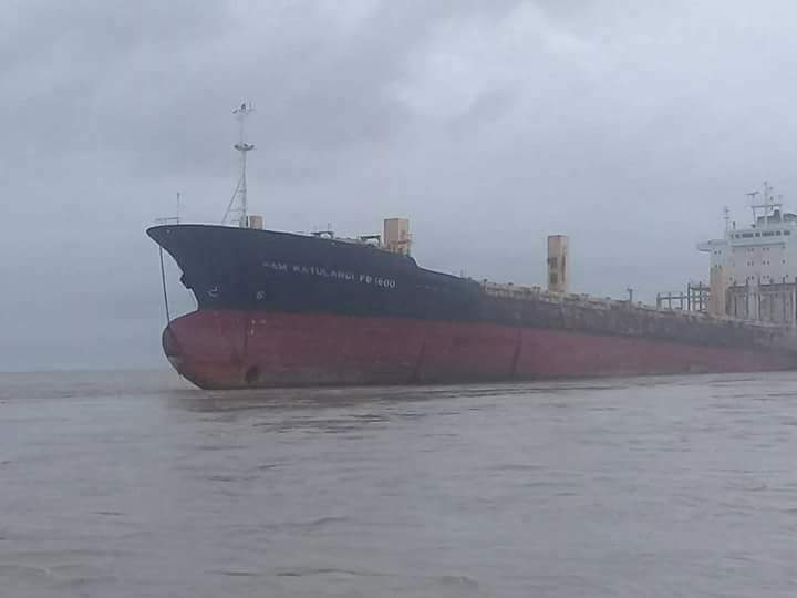 cargo ship goes down in bermuda