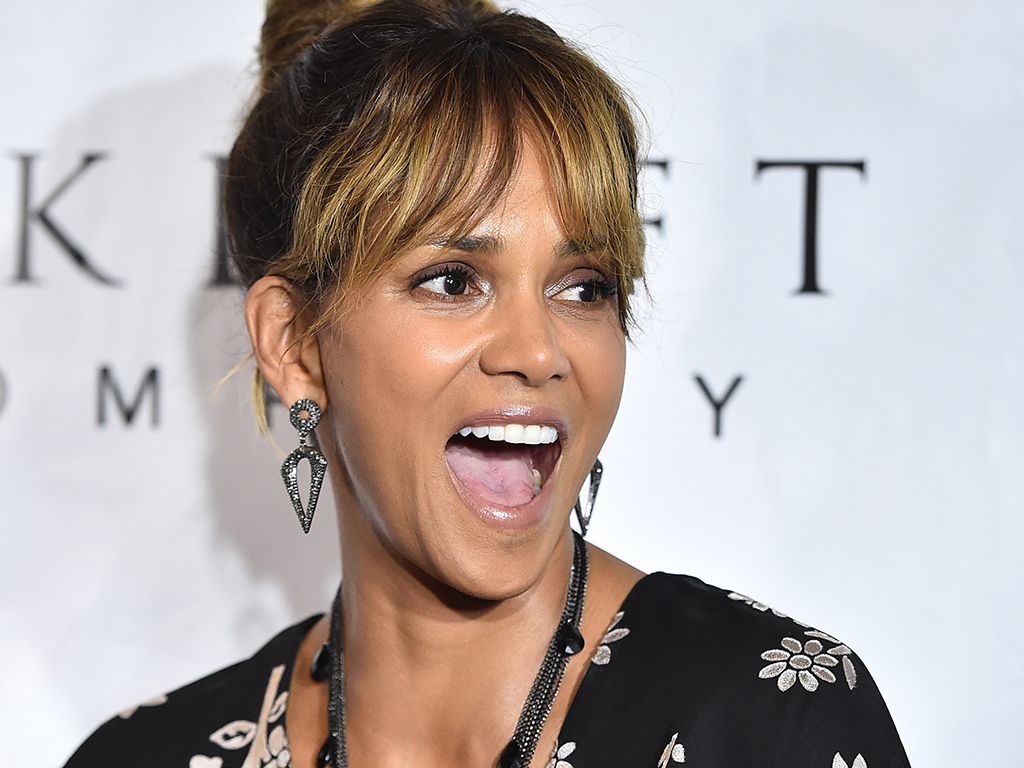 Actor Halle Berry at the 2018 Imagine Cocktail Party To Benefit Jenesse Center at Wilshire Country Club on June 27, 2018 in Los Angeles, California. 