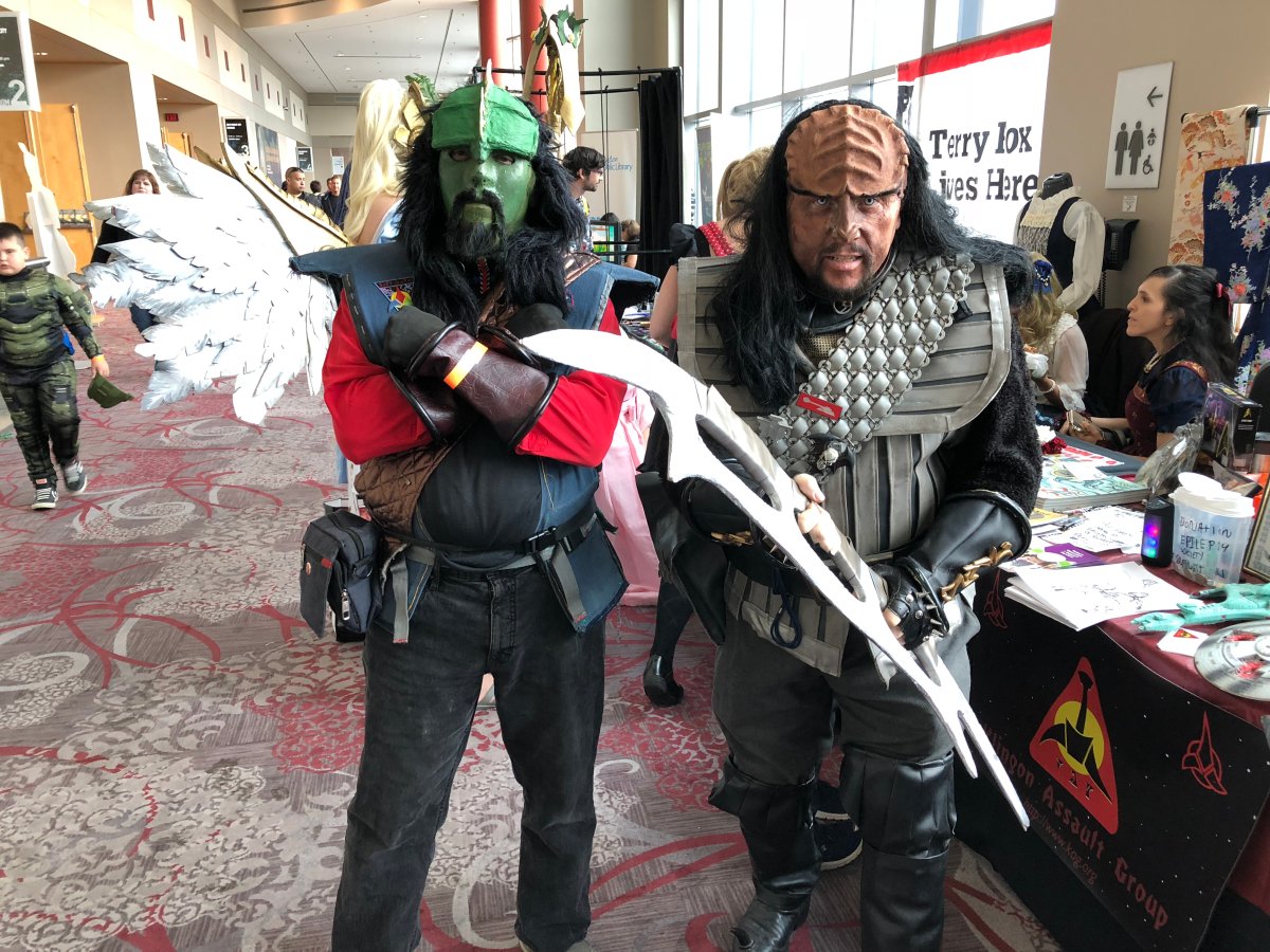 Fans transform into their heroes at Forest City ComiCon in London ...