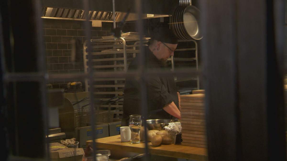 Chef Sébastien Goyette at work in the kitchen of Le Trèfle Verdun.
