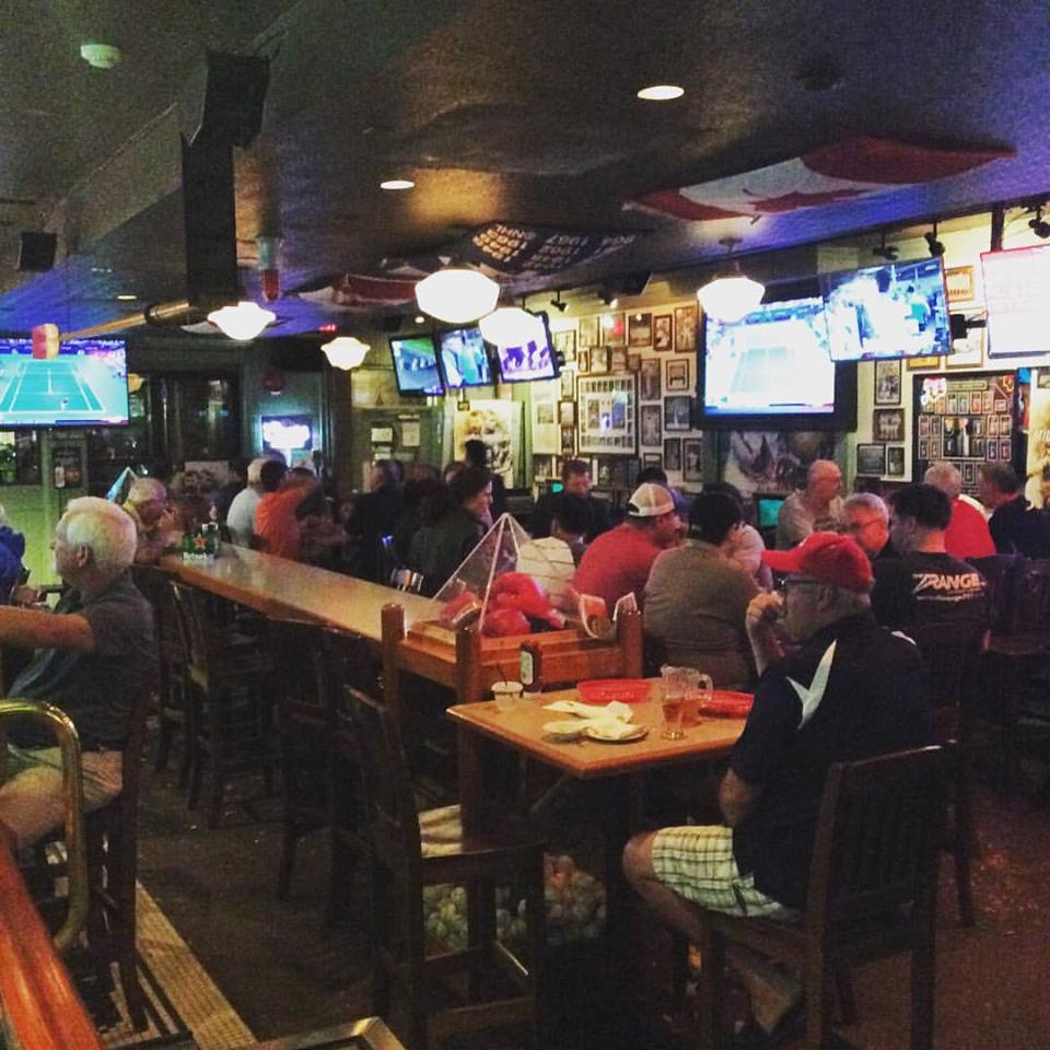 Popular Oakridge sports bar The Oarhouse is closing.