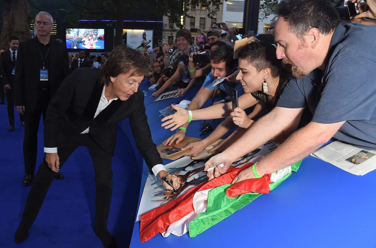 Paul McCartney attends the World Premiere of “The Beatles: Eight Days A Week” at Odeon Leicester Square on September 15, 2016 in London, England.