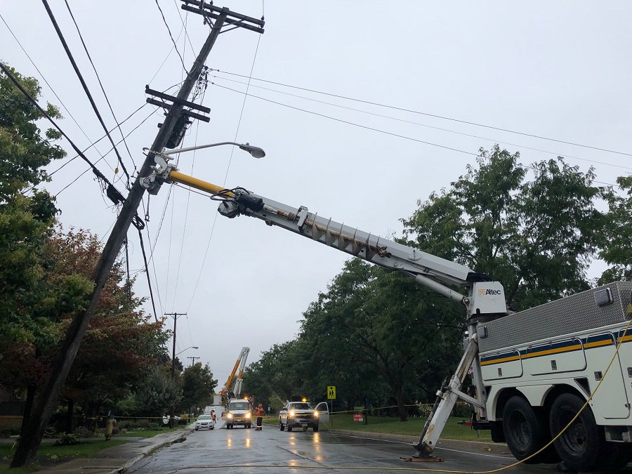 Hydro Ottawa continues to work to bring back power to the final 800 customers in Ottawa after a tornado tore through the area on Friday.