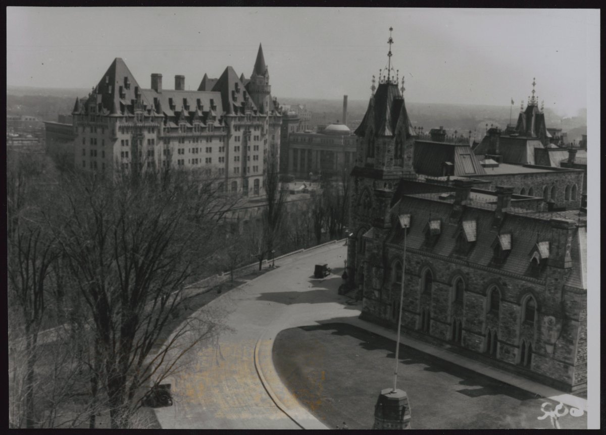 Chateau Laurier and the East Block seen from the roof of the parliament buildings in 1923.