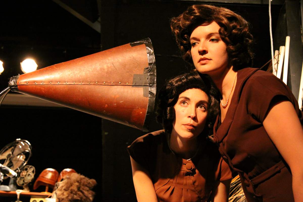 New Cackle Sisters: Kitchen Chicken - image