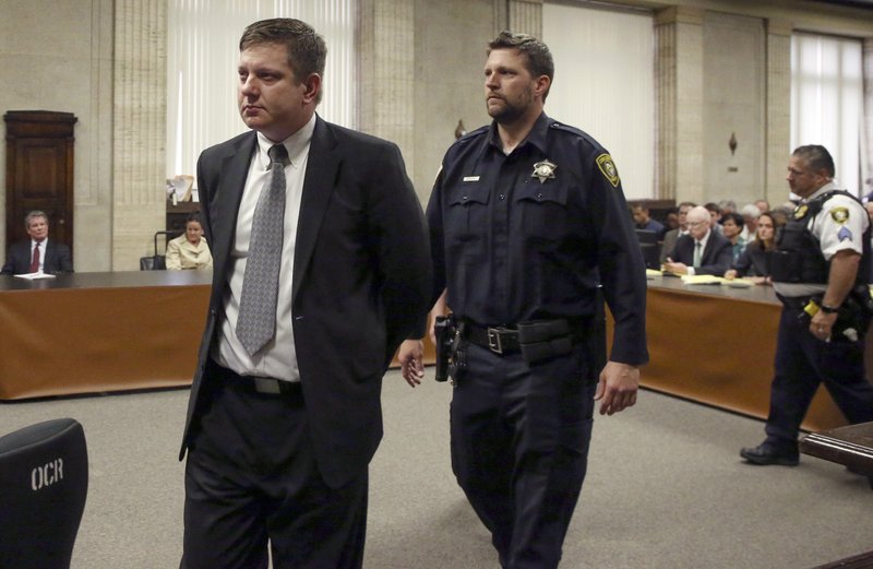 Chicago Police Officer Convicted Of Second-degree Murder In 2014 ...