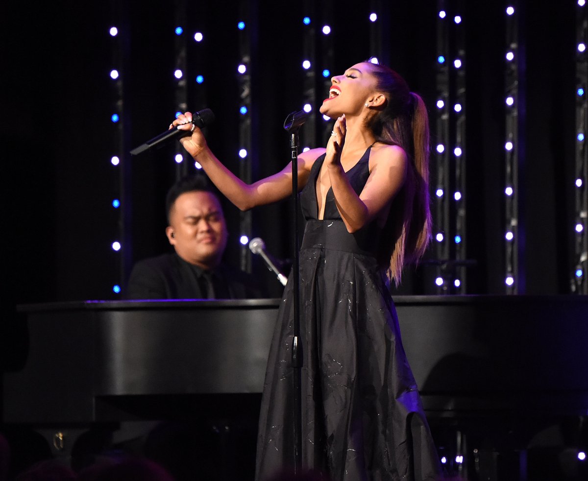 Ariana Grande Performs God Is A Woman With All Female Orchestra National Globalnews Ca