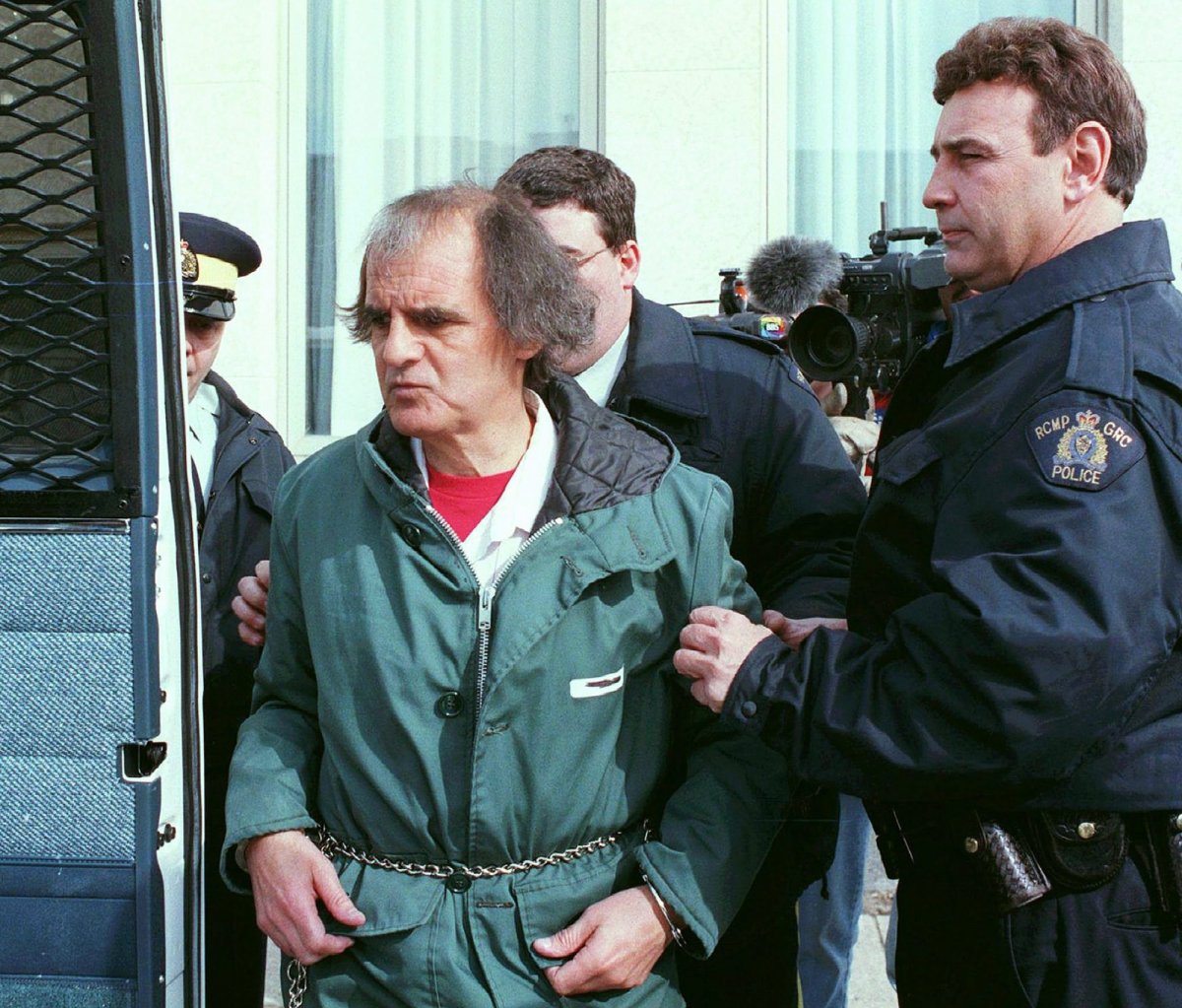 Clifford Olson is led away from court in Regina, Sask., April 4, 1996. 