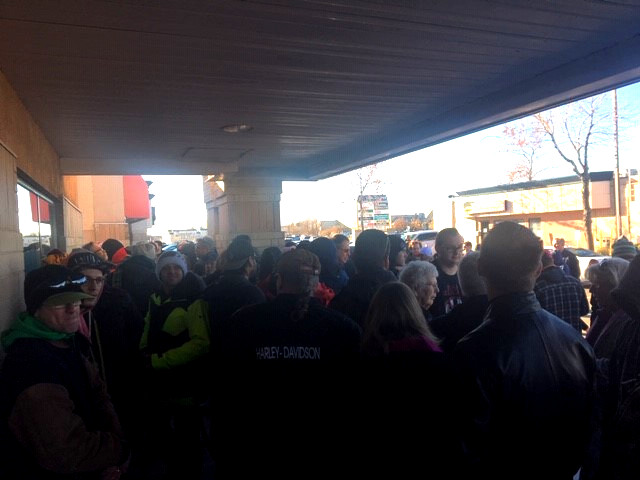 Pot sells out online in Winnipeg, lineups grow outside stores - image