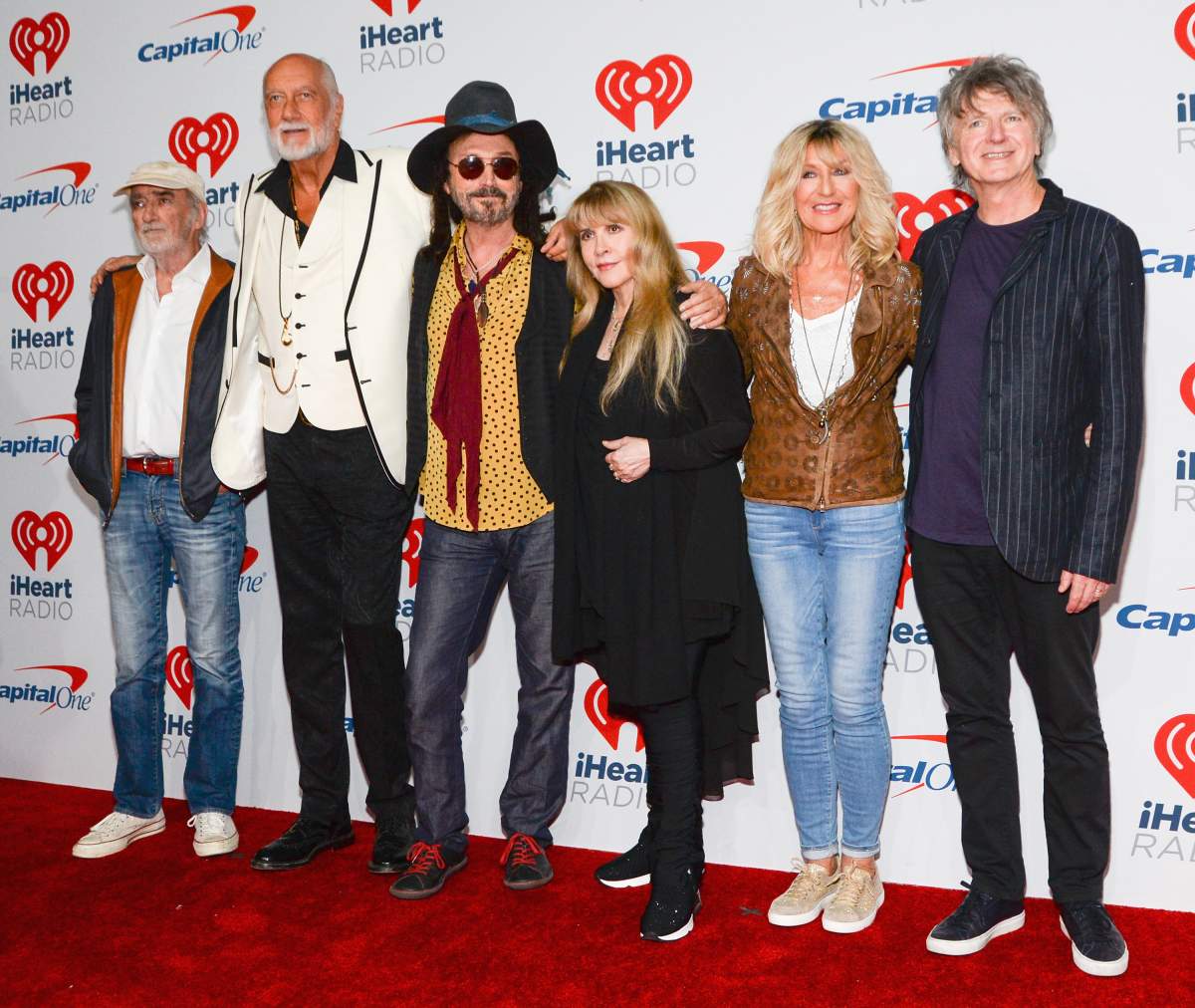 (L-R) The new lineup of Fleetwood Mac: John McVie, Mick Fleetwood, Mike Campbell, Stevie Nicks, Christine McVie, and Neil Finn.