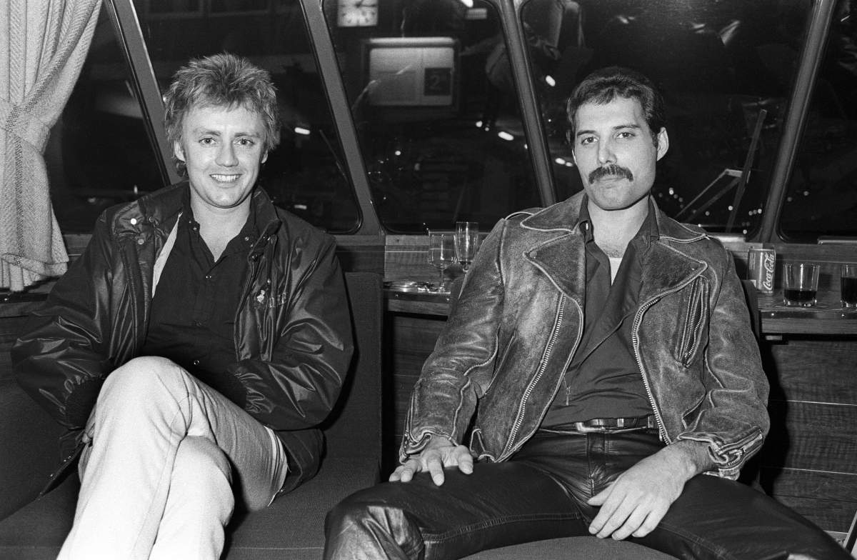 (L-R) Photo of QUEEN; Roger Taylor & Freddie Mercury.