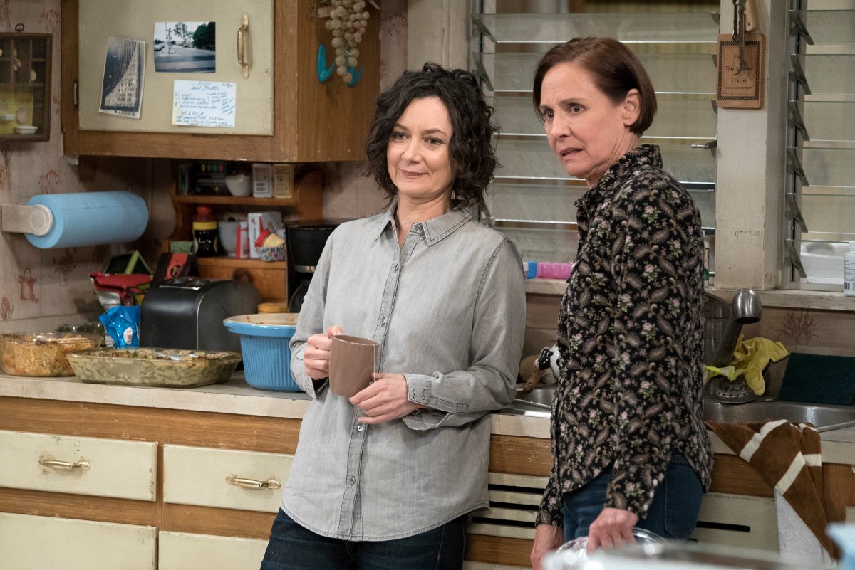 Sara Gilbert and Laurie Metcalf appear in the 'The Conners' premiere.