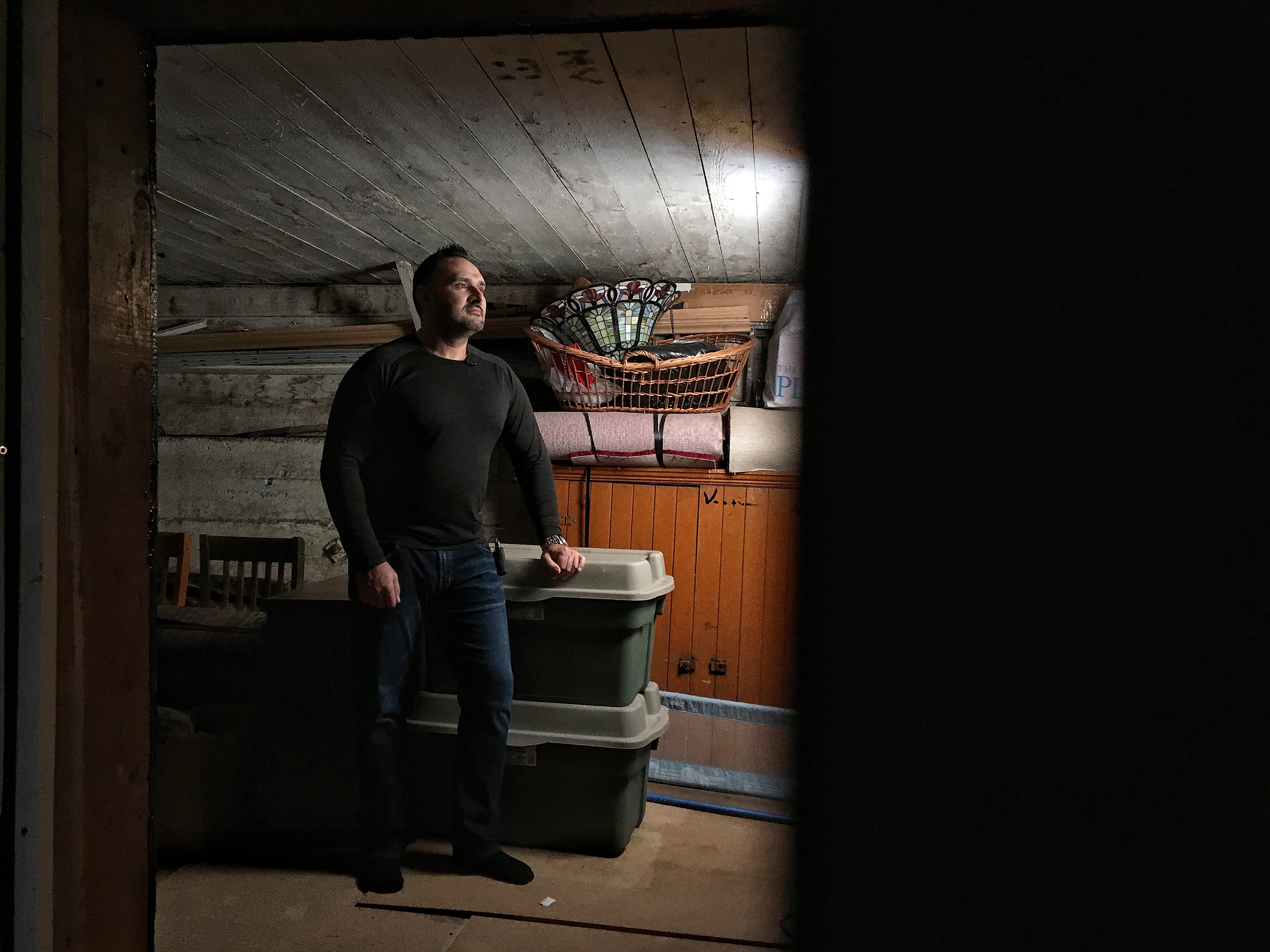 Paranormal investigators tour haunted house in Drumheller