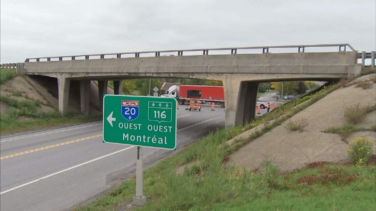 Section of Highway 20 west near the Rang Saint-Edouard overpass is closed due to a failed inspection on Wednesday, Oct. 3, 2018.