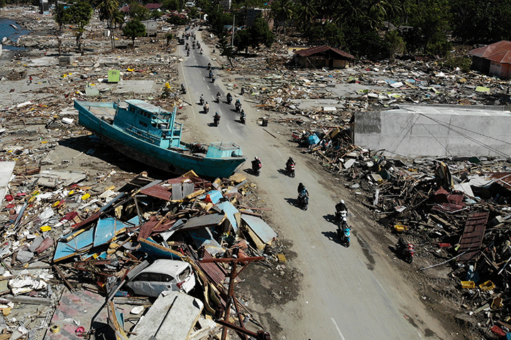 Photos Show Devastation From Indonesian Tsunami, Earthquake That Killed ...