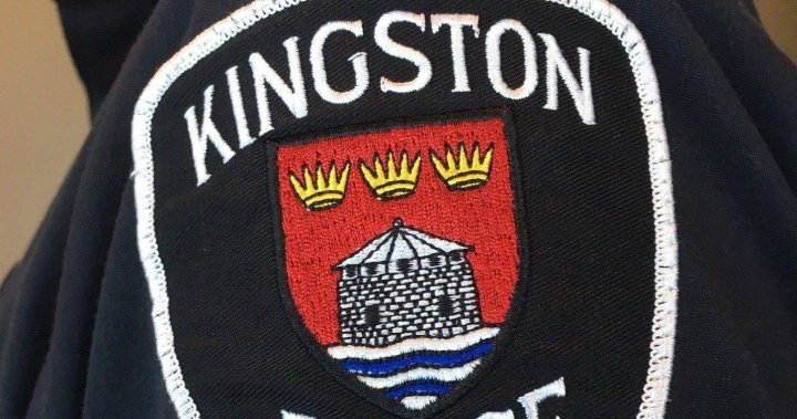 Шофьор, опитващ се да избяга от мястото на катастрофа, се удря в сграда, бяга отново: полицията в Кингстън