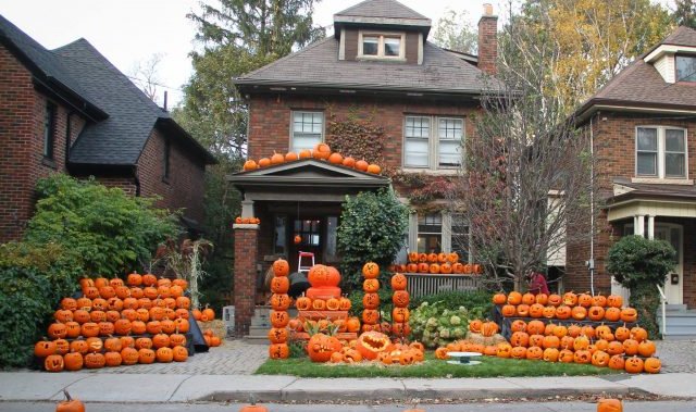 Hamilton’s landmark pumpkin house ready to captivate trick or treaters ...