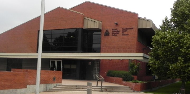 2 арестувани, след като шофьорът отказва да спре за полицията в Дофин: Манитоба RCMP