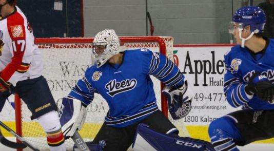 Penticton Vees cruise over Centennials - image