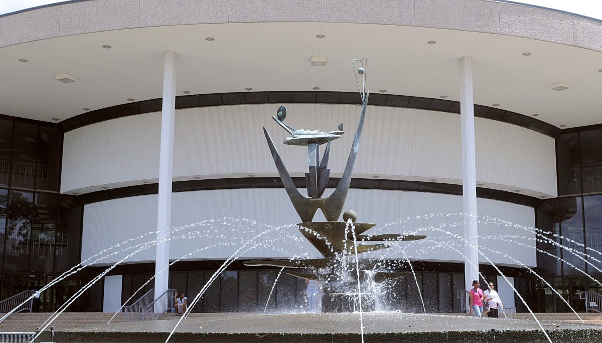 Students walk past the fountain at the Martin Luther King humanities building on the campus of Texas Southern University in Houston, July 9, 2008


.