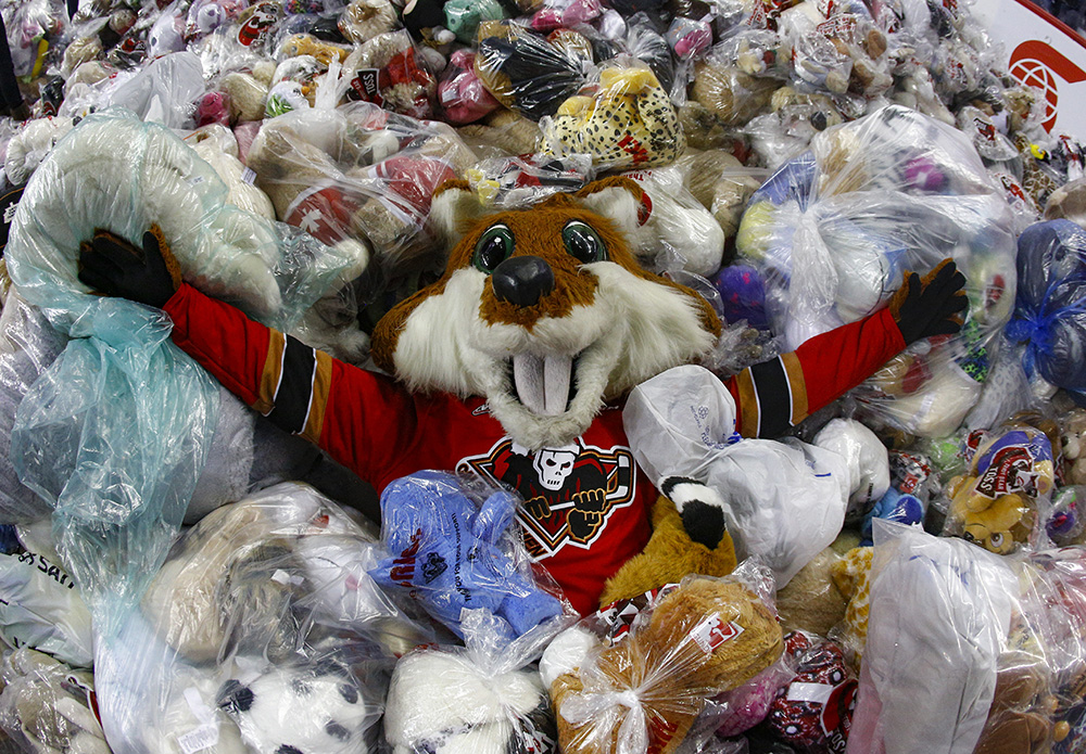 Calgary Hitmen Teddy Bear Toss GlobalNews Events