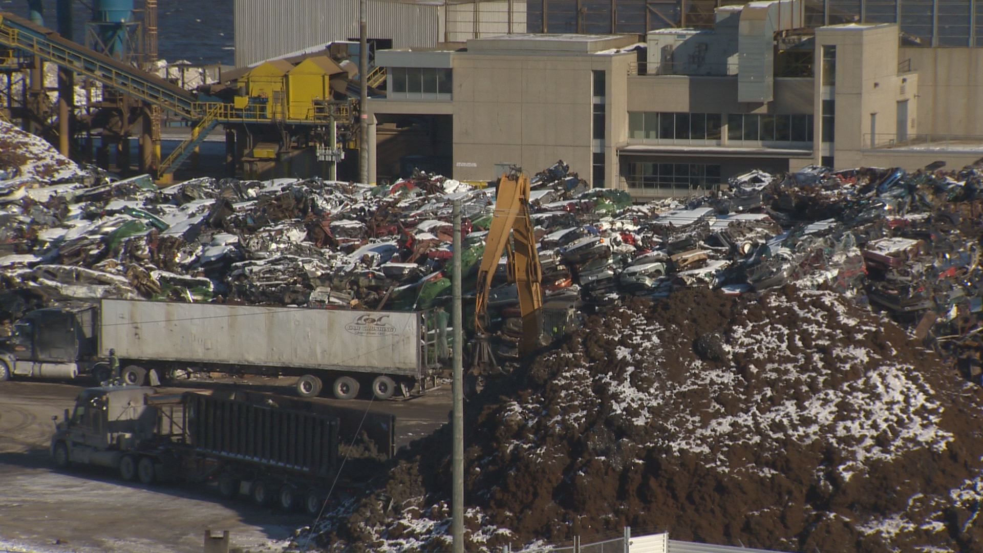 Рециклиращият метален скрап American Iron and Metal е осъден да