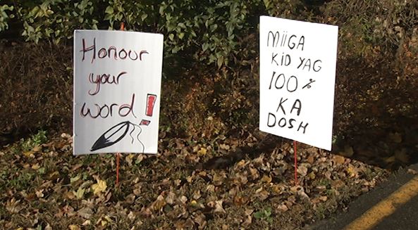 Member of Curve Lake First Nation held a protest over council's decision to not payout 100 per cent of Williams Treaties Settlement Agreement.