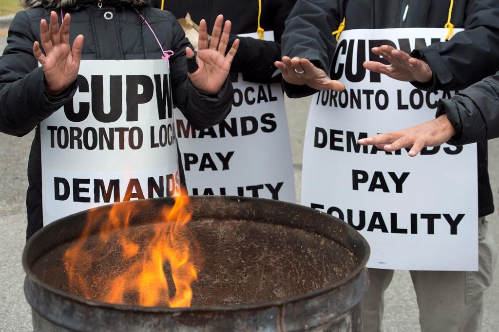 Feds Take 1st Step In Forcing End To Canada Post Strike - National ...