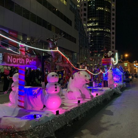 Winnipeg’s 2018 Santa Claus parade in pictures and tweets - Winnipeg ...