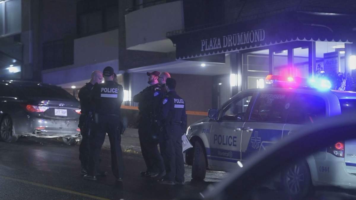 A man was stabbed in Downtown Montreal while attempting to sell something. 1 November 2018.