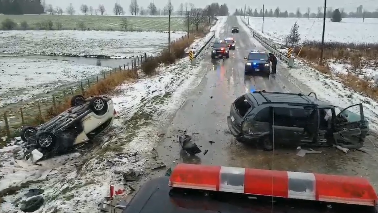 5 people including 2 children in hospital after crash near Mount