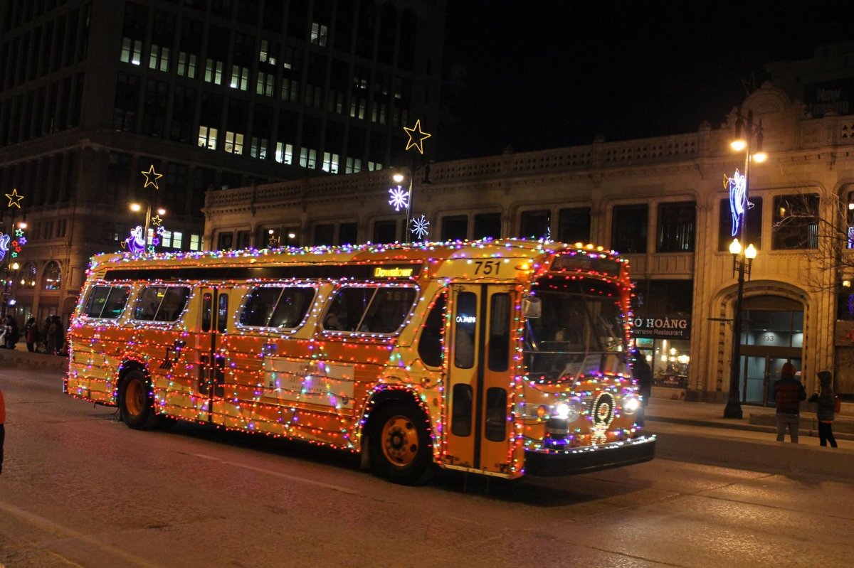 Winnipeg’s 2018 Santa Claus parade in pictures and tweets - Winnipeg | Globalnews.ca