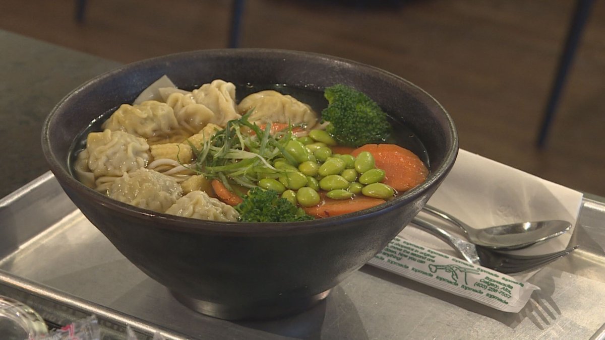 Global News Calgary viewers say King's wor wonton soup is a great comfort food to help beat the cold-weather blues. 