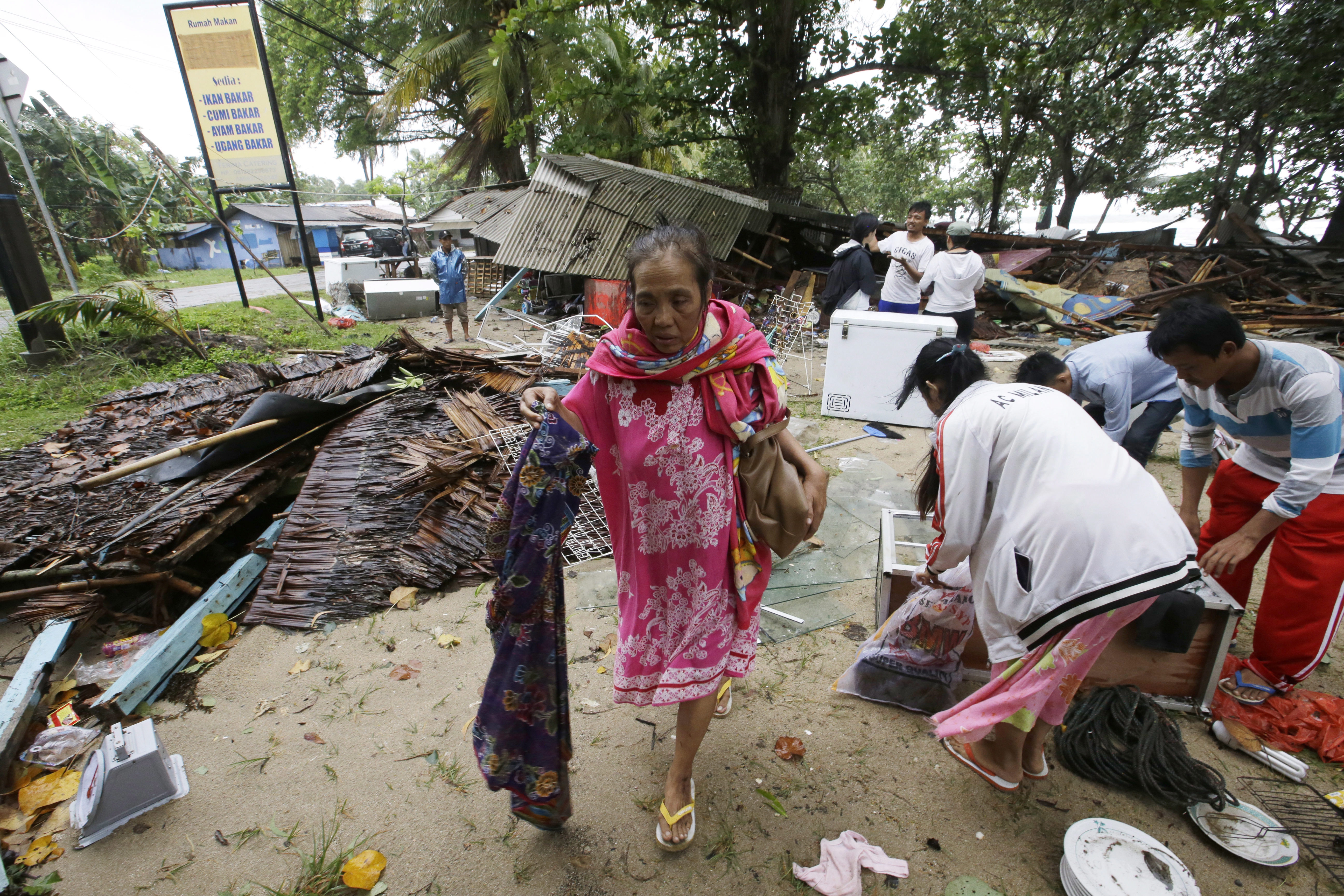 IN PHOTOS Tsunami brings destruction to coast of Indonesia s