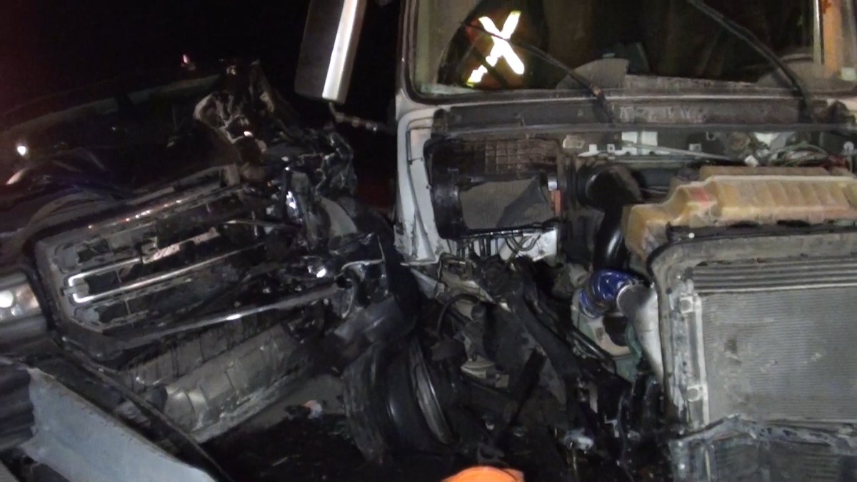 OPP say there were only minor injuries after a tractor trailer and pick-up truck collided on Highway 401 near Brighton on Sunday night.