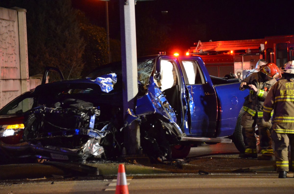 Pick-up crashes into traffic signal pole in Pitt Meadows, driver in hospital - image