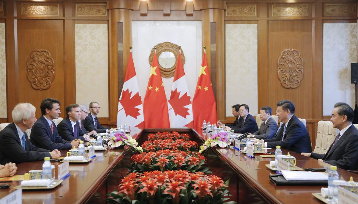 Chinese President Xi Jinping (2-R) and Canadian Premier Justin Trudeau (2-L) hold their meeting at the Diaoyutai State Guesthouse in Beijing, China, 31 August 2016.