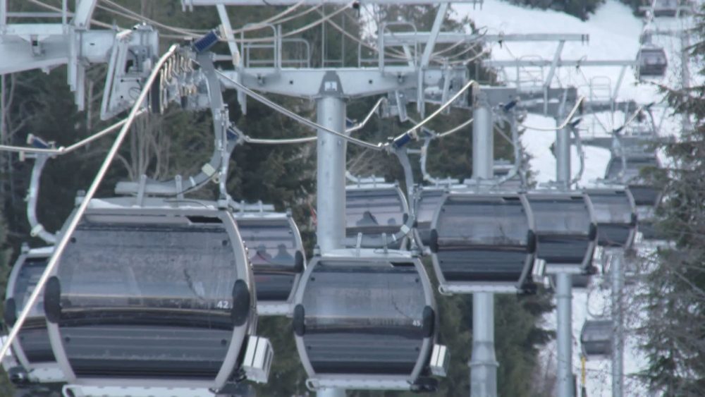 The Blackcomb Gondola is up and running at Whistler Blackcomb in an undated Global News file photo.