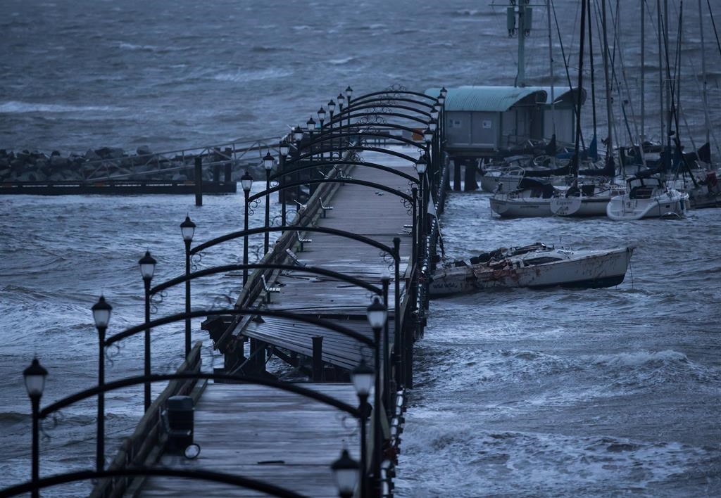 Мощна вятърна буря обхвана Южното крайбрежие на Британска Колумбия и