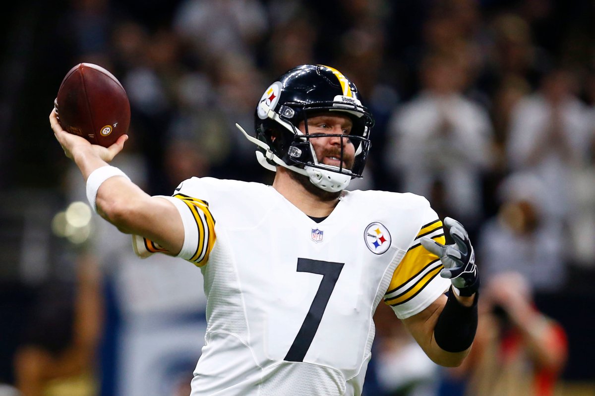 Pittsburgh Steelers quarterback Ben Roethlisberger (7) passes in the first half of an NFL football game against the New Orleans Saints in New Orleans, Sunday, Dec. 23, 2018.