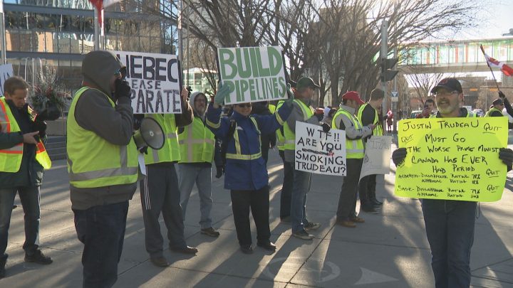 UN agreement, delayed pipelines protested at yellow vest rallies across ...