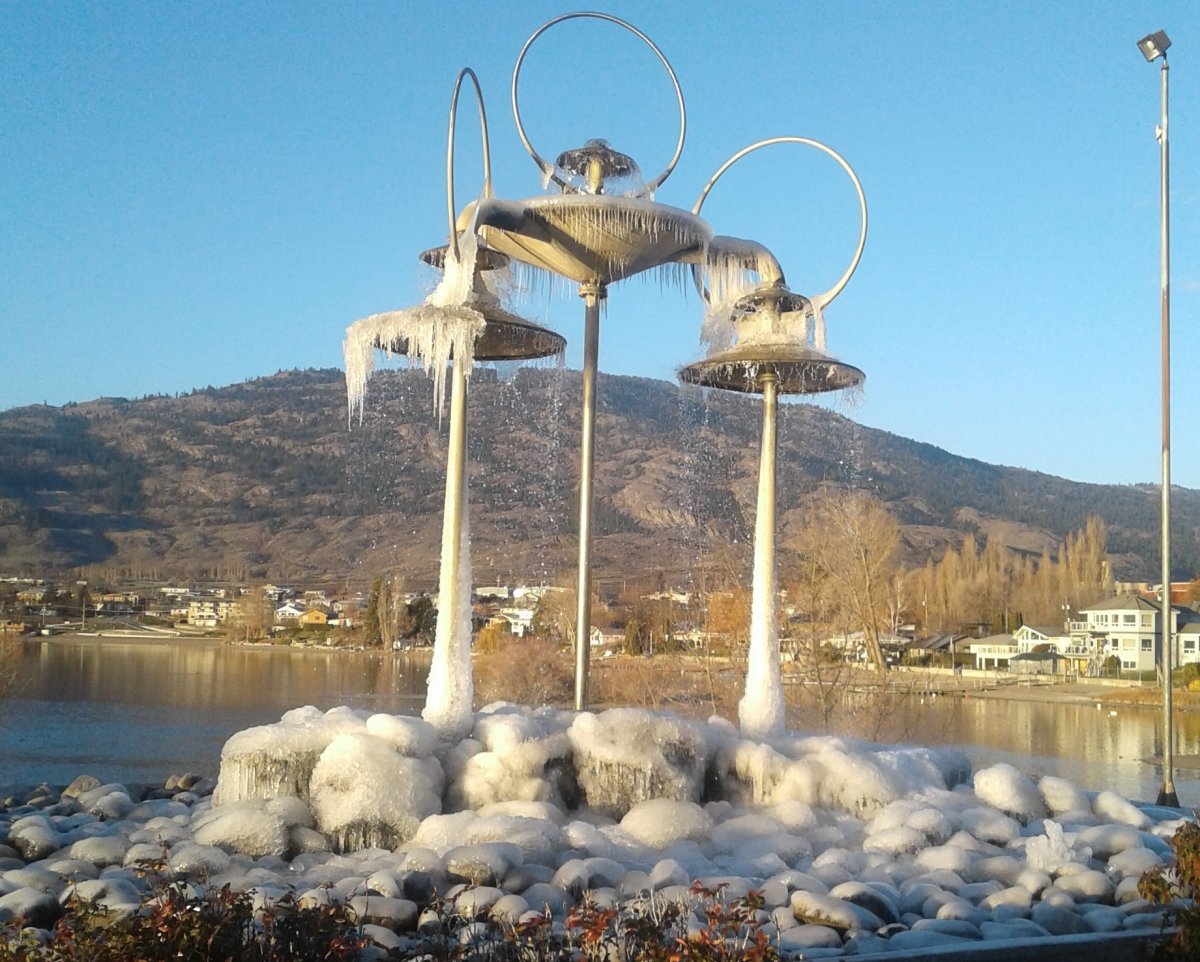 Chilly Temperatures Freeze Landmark Water Fixture In Osoyoos Okanagan Globalnews Ca