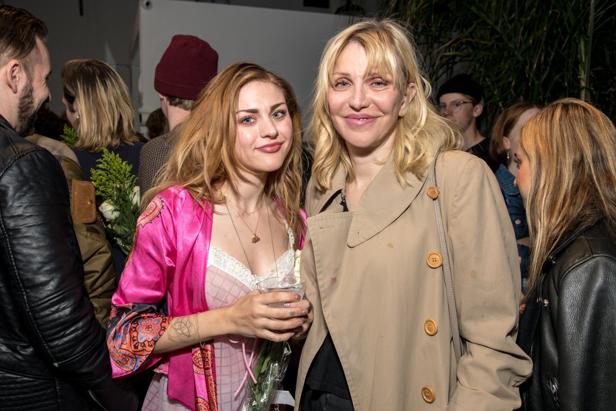 Frances Bean Cobain (L) and Courtney Love on March 8, 2018 in Los Angeles, Calif.