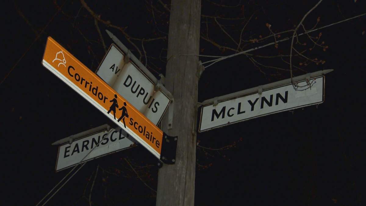Intersection of Dupuis, McLynn and Earnscliffe Avenues in NDG. Monday December 3, 2018.